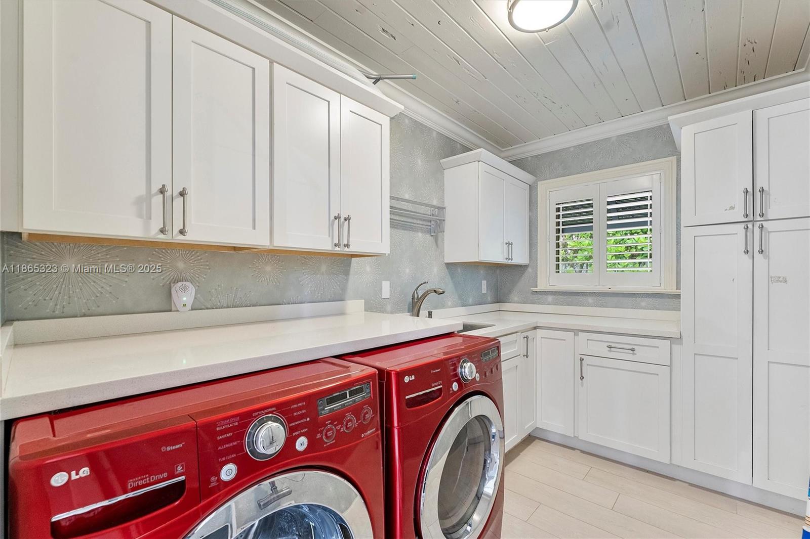 SUN AND SURF CLUB COMMUNI - Residential