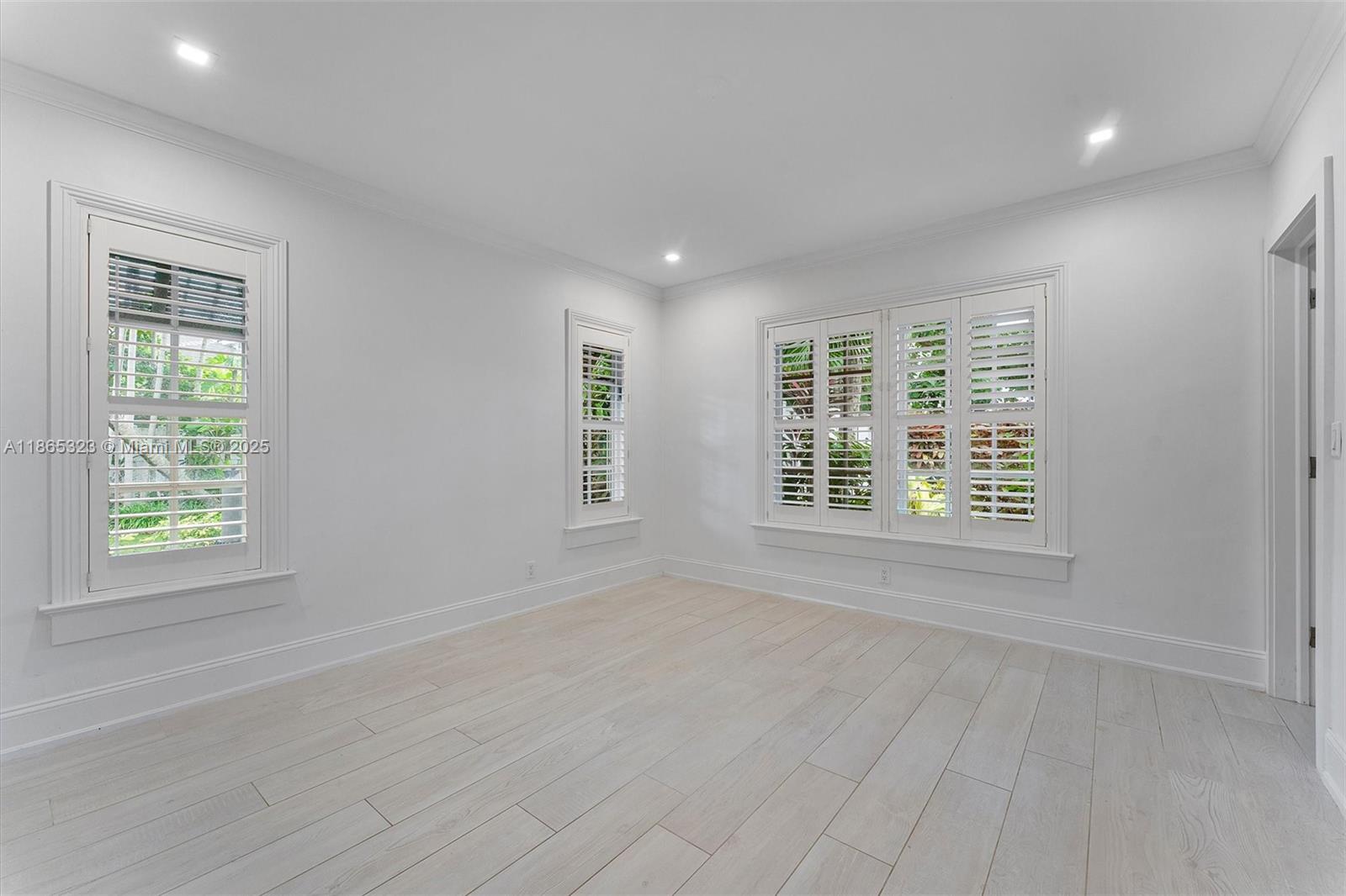 SUN AND SURF CLUB COMMUNI - Residential