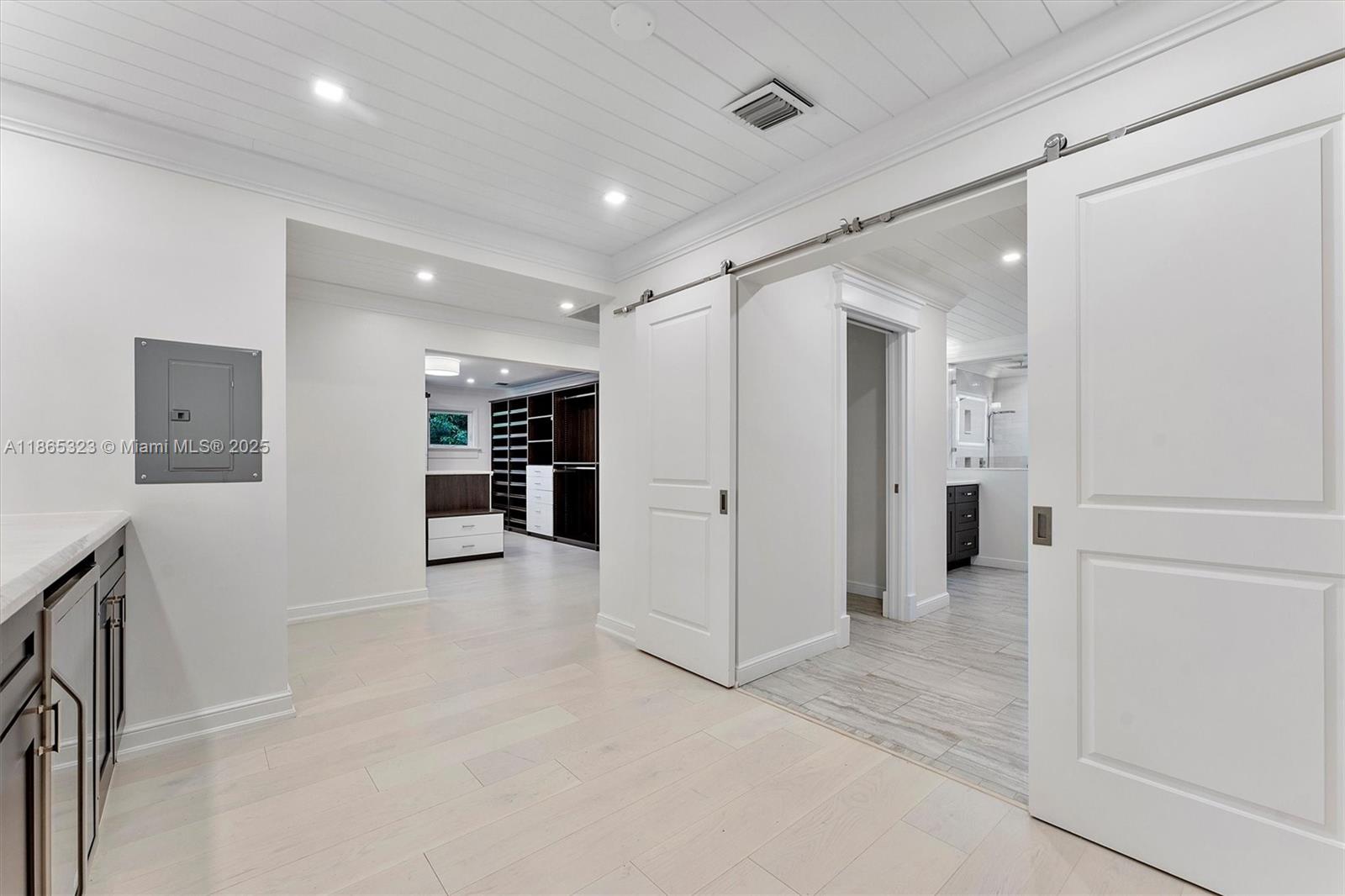 SUN AND SURF CLUB COMMUNI - Residential