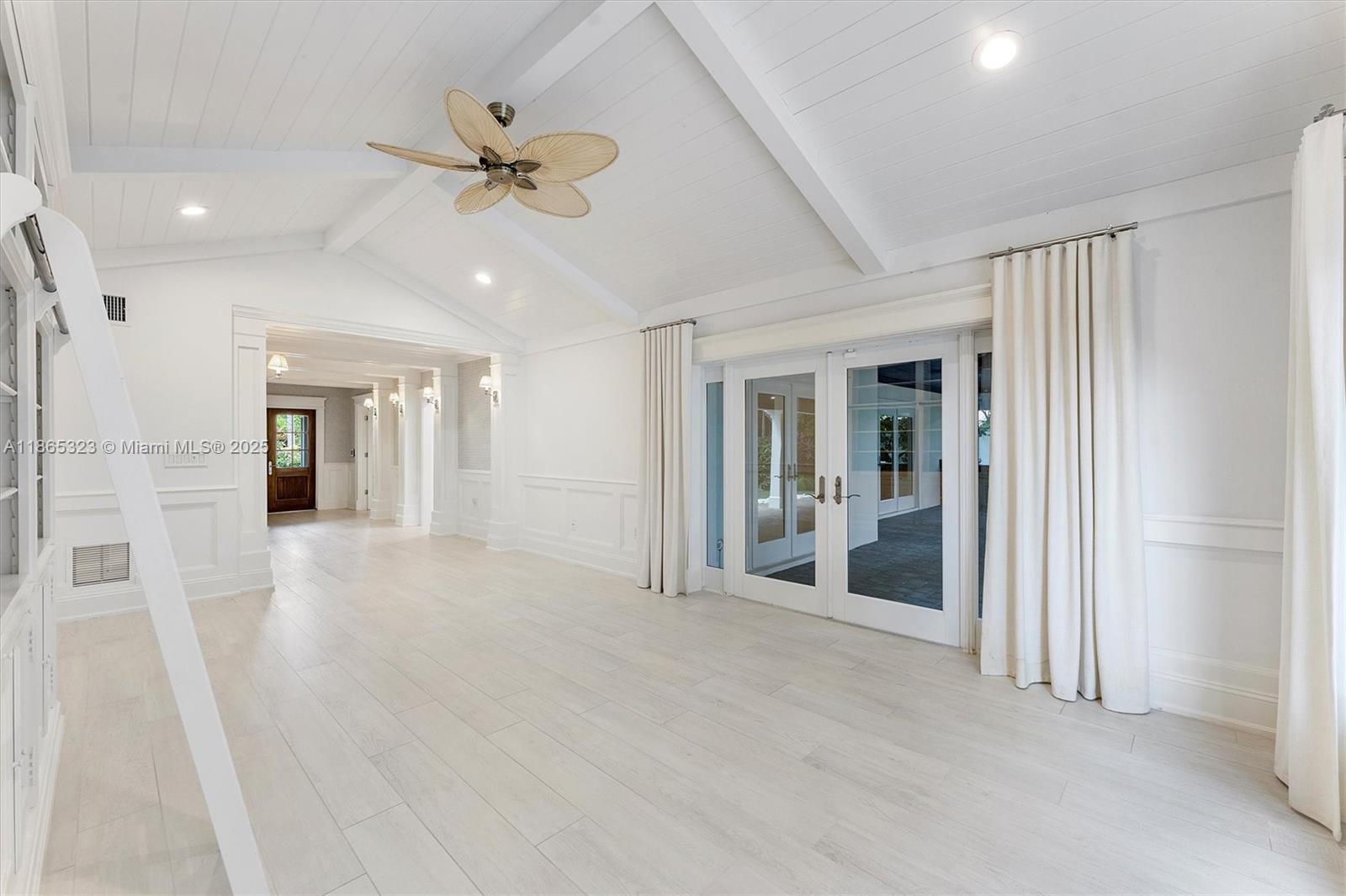 SUN AND SURF CLUB COMMUNI - Residential