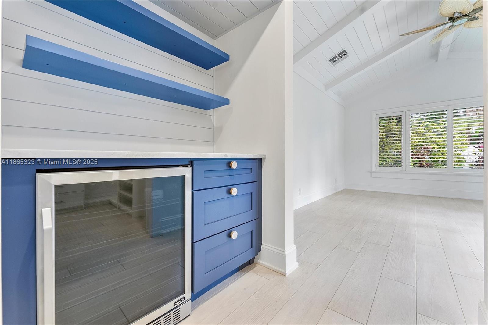 SUN AND SURF CLUB COMMUNI - Residential