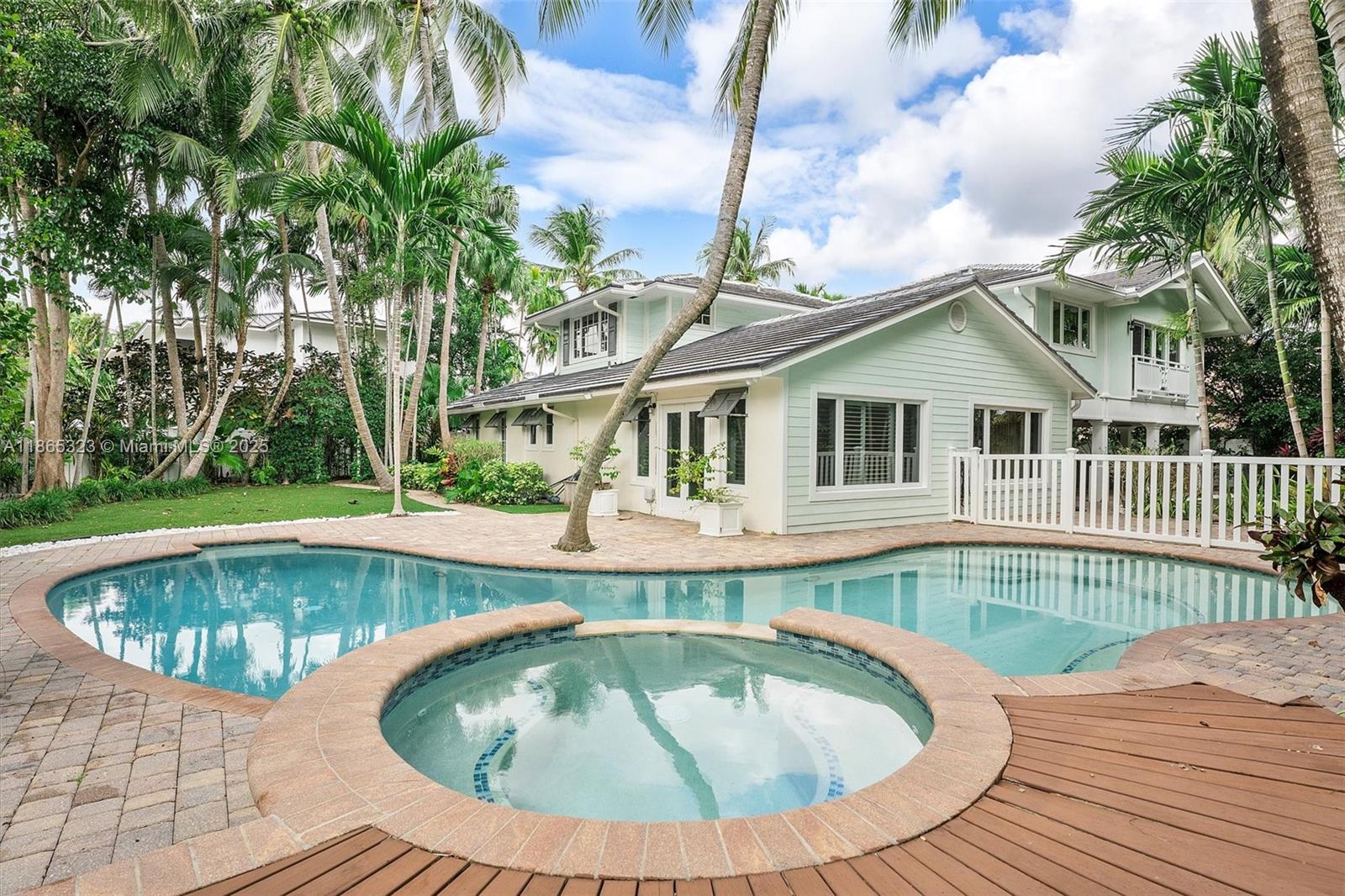 SUN AND SURF CLUB COMMUNI - Residential