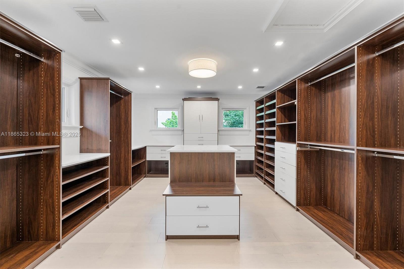 SUN AND SURF CLUB COMMUNI - Residential