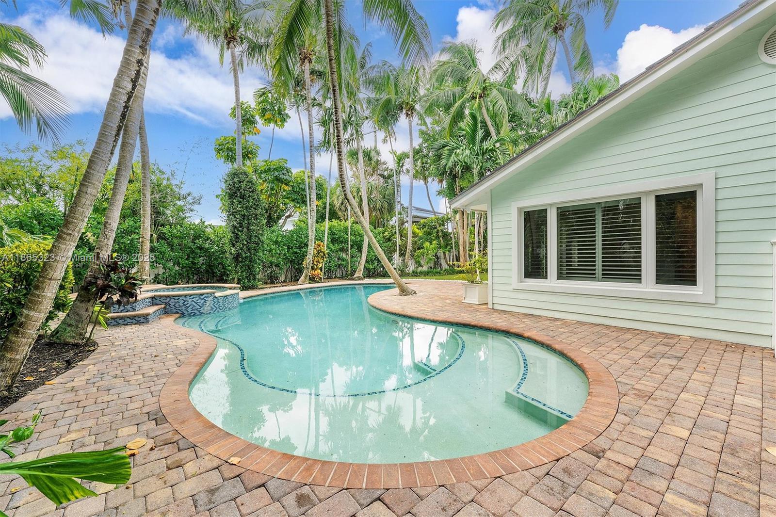 SUN AND SURF CLUB COMMUNI - Residential