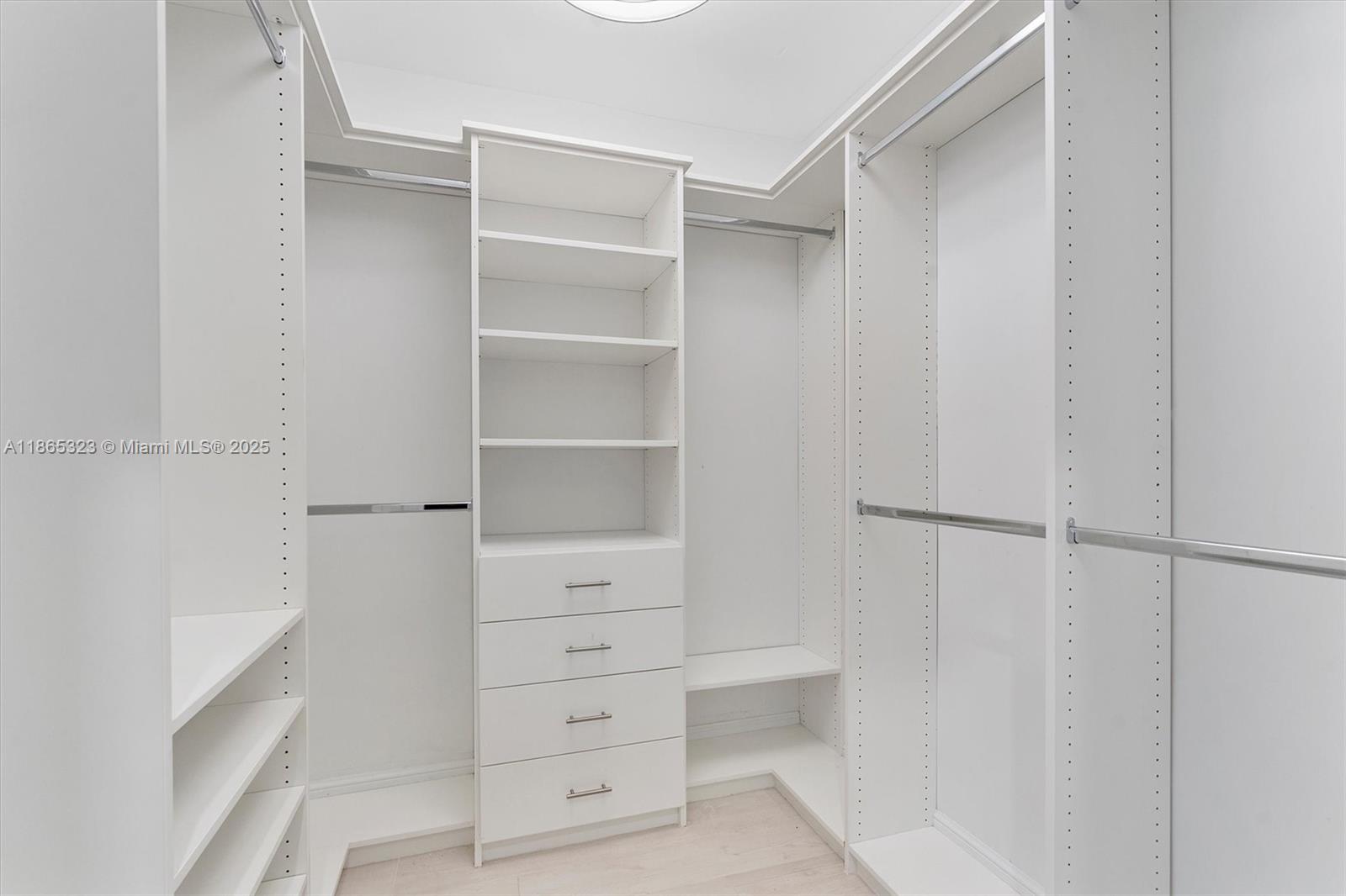 SUN AND SURF CLUB COMMUNI - Residential