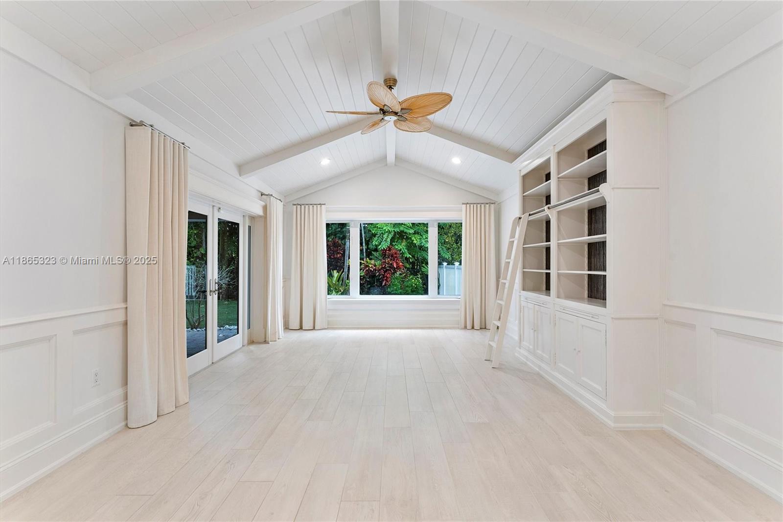 SUN AND SURF CLUB COMMUNI - Residential