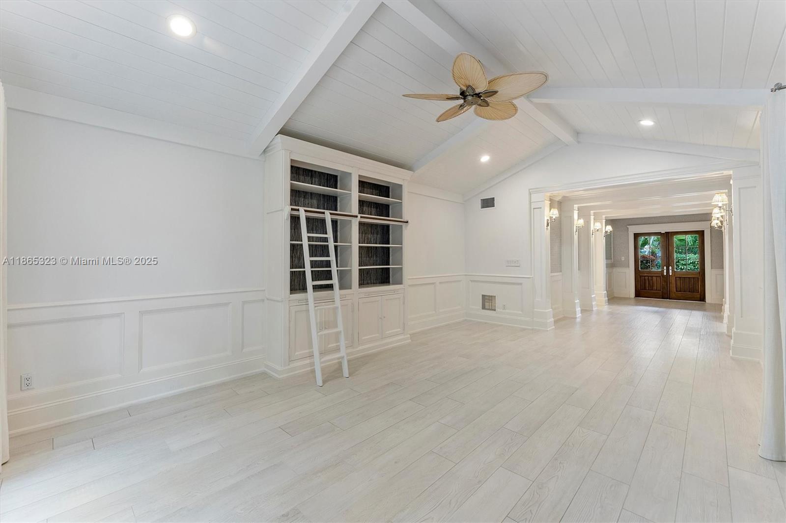 SUN AND SURF CLUB COMMUNI - Residential