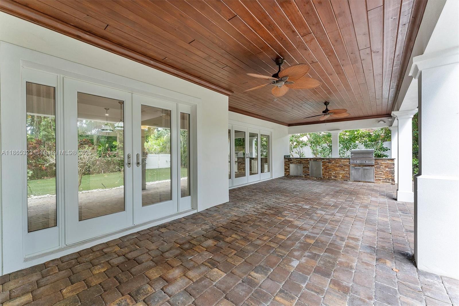 SUN AND SURF CLUB COMMUNI - Residential