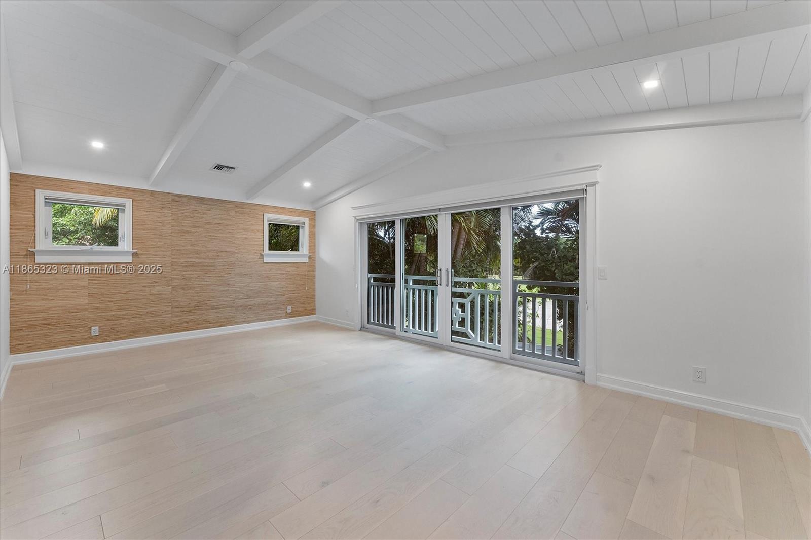 SUN AND SURF CLUB COMMUNI - Residential