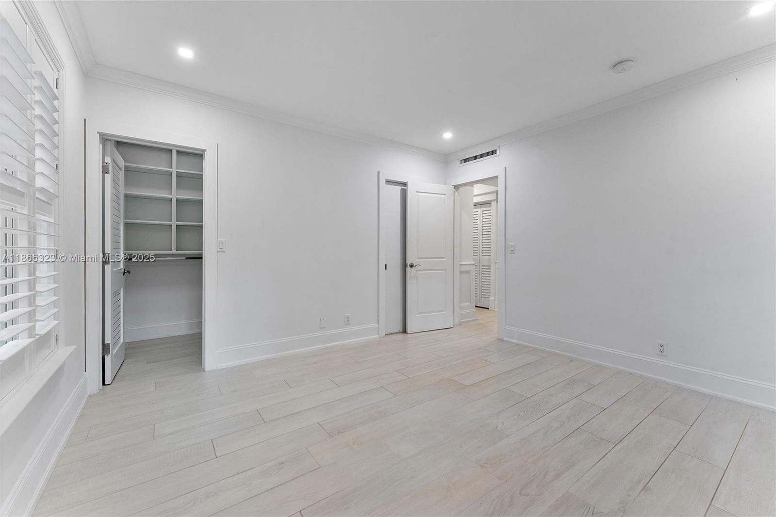 SUN AND SURF CLUB COMMUNI - Residential