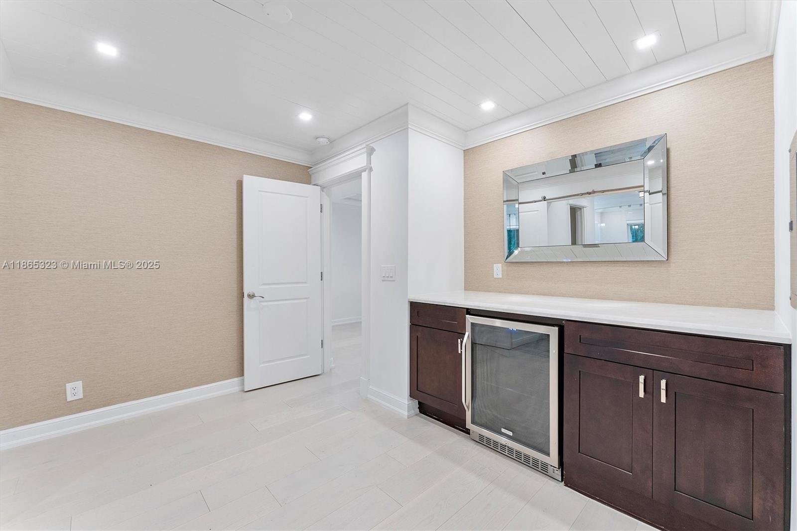 SUN AND SURF CLUB COMMUNI - Residential