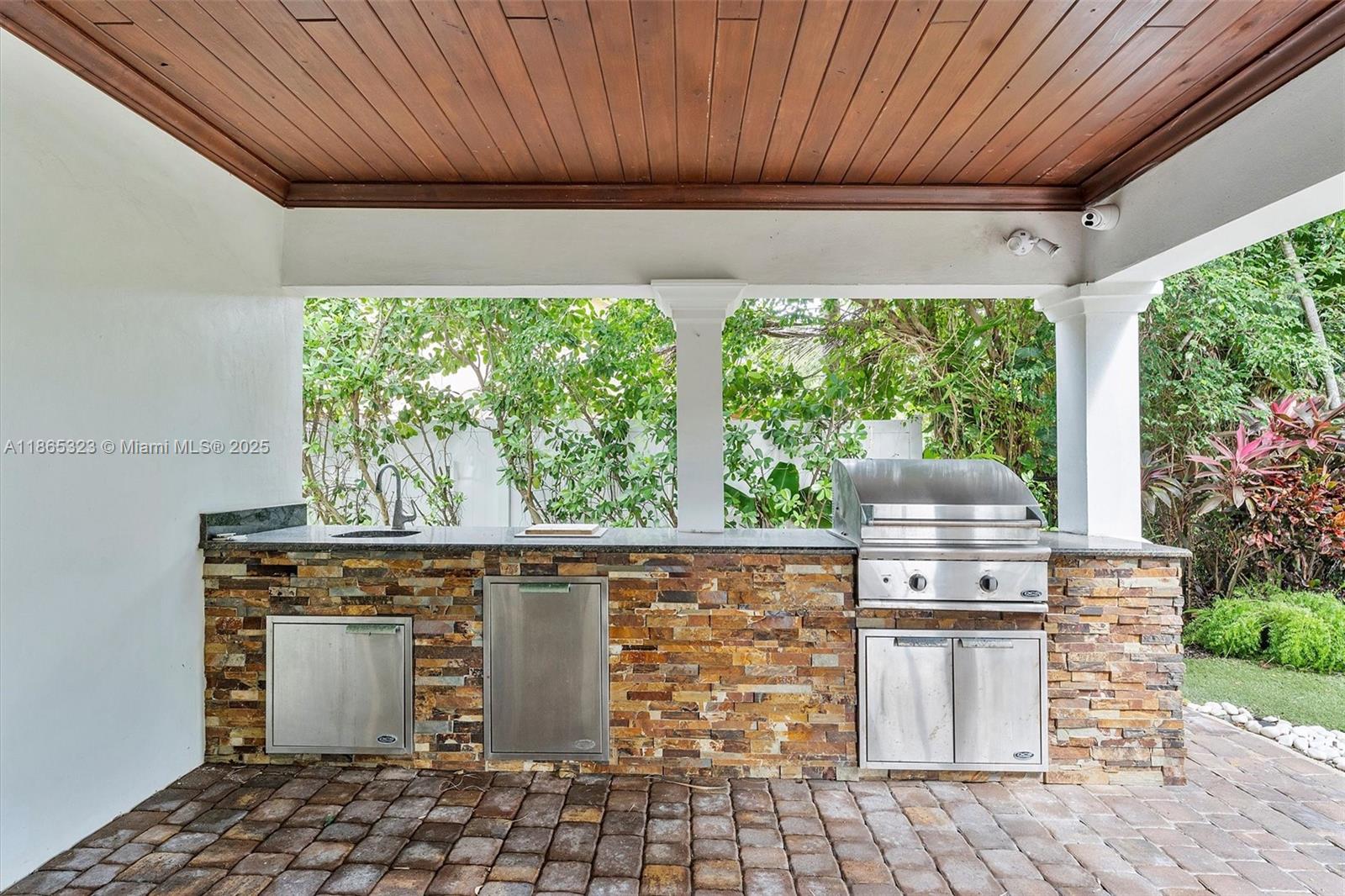 SUN AND SURF CLUB COMMUNI - Residential