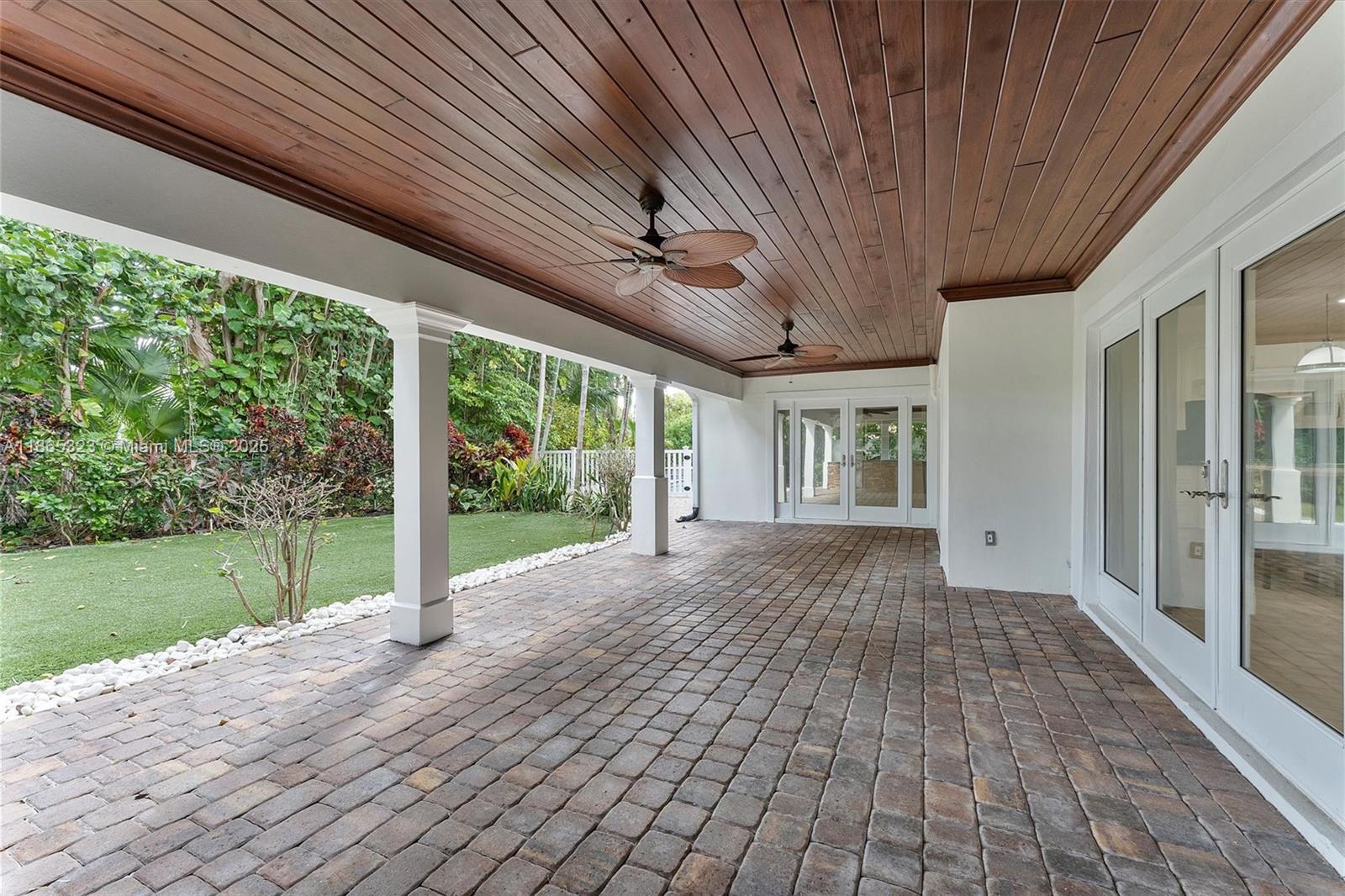 SUN AND SURF CLUB COMMUNI - Residential