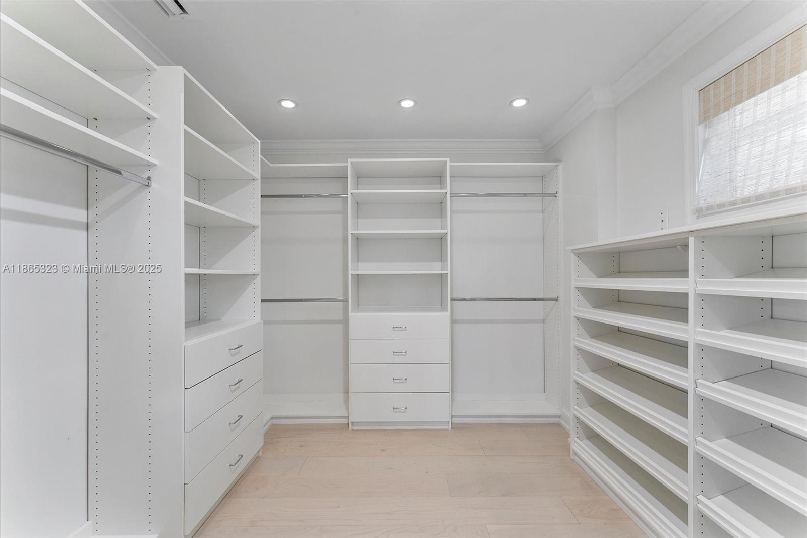 SUN AND SURF CLUB COMMUNI - Residential