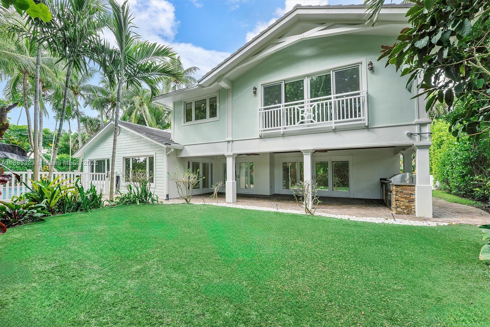 SUN AND SURF CLUB COMMUNI - Residential