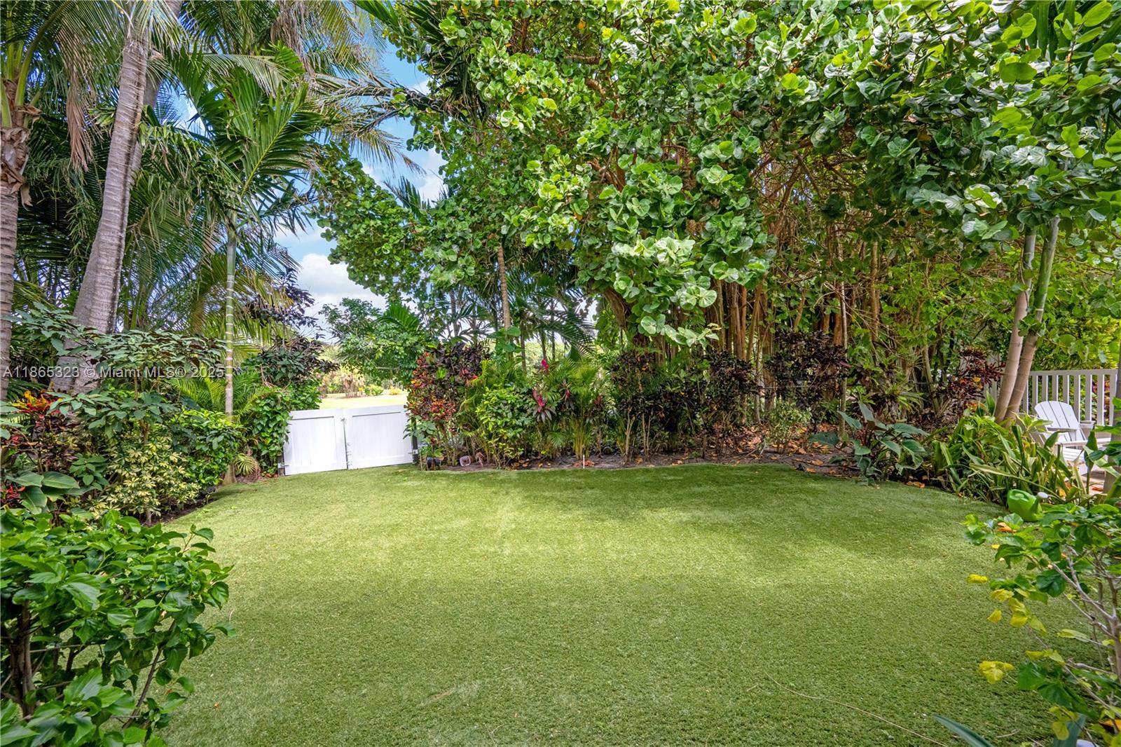 SUN AND SURF CLUB COMMUNI - Residential