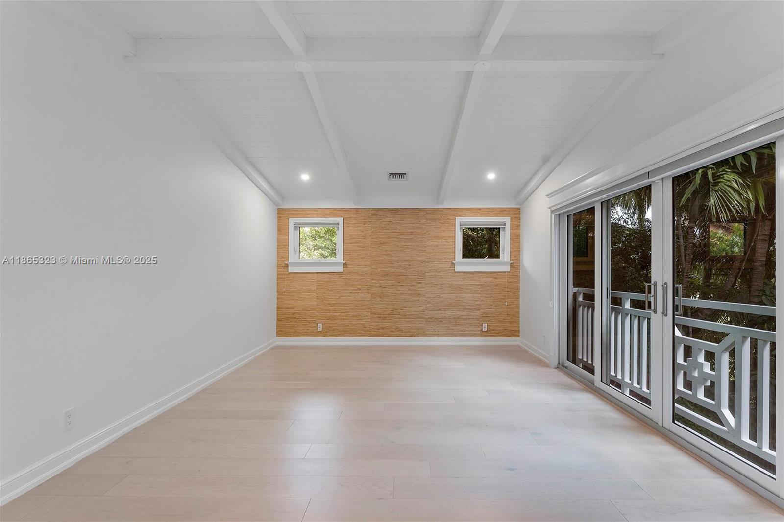 SUN AND SURF CLUB COMMUNI - Residential