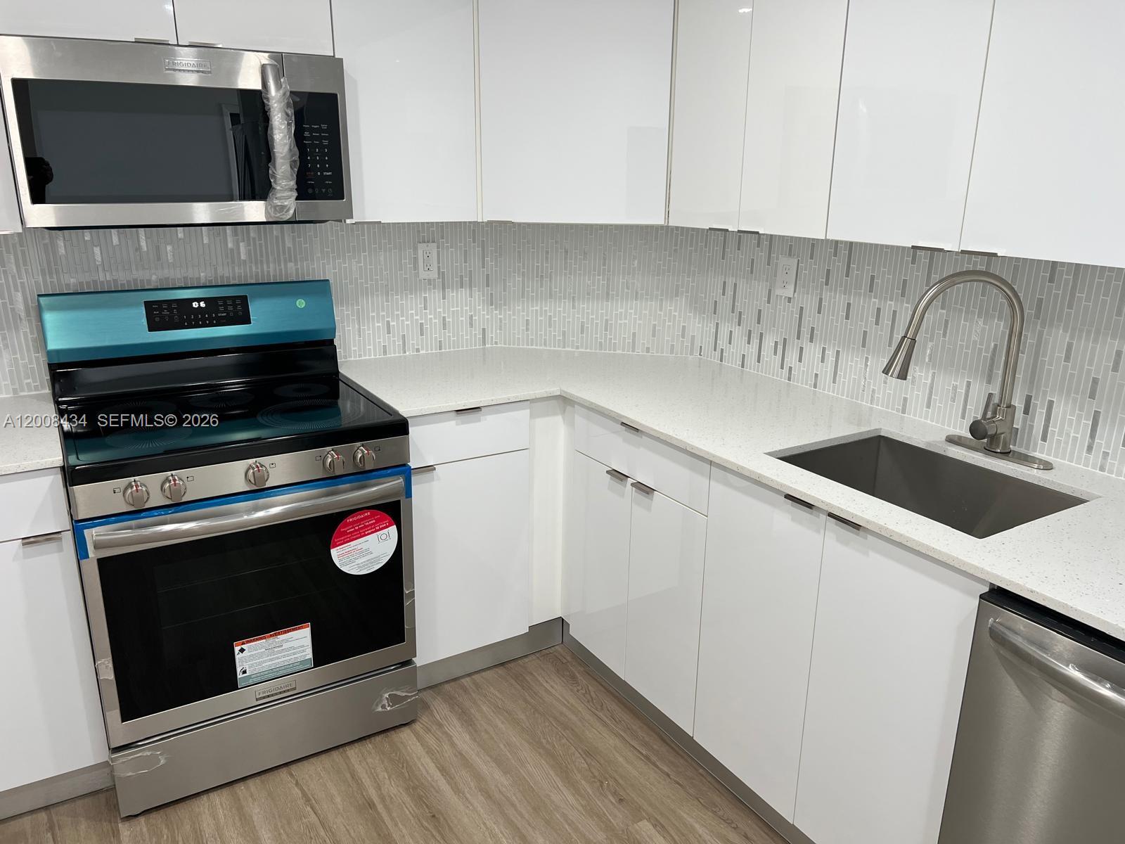 ARLEN HOUSE WEST CONDO - Residential