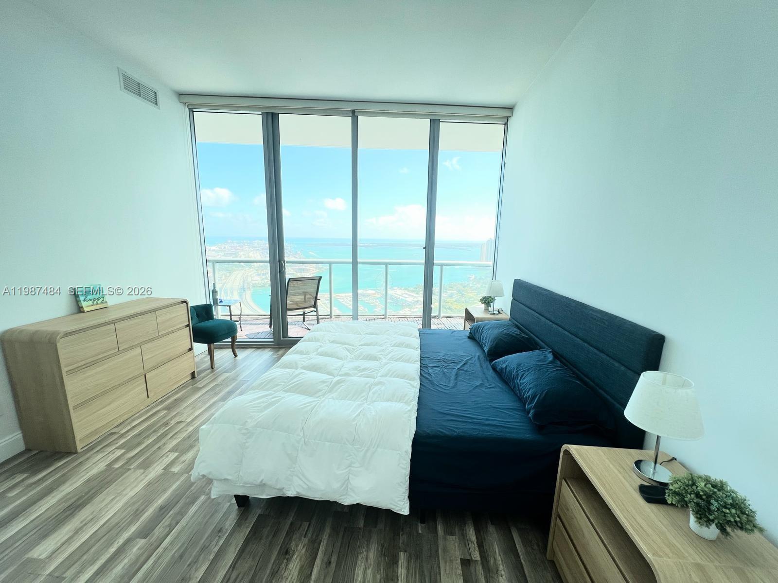 888 Biscayne Blvd 4807