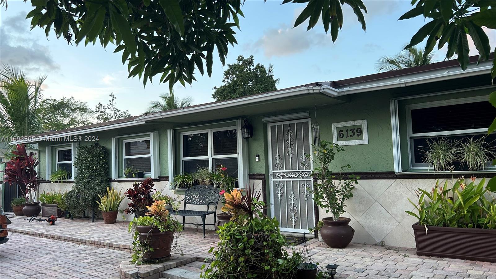 6139 Sw 3rd St, Margate, Broward County, Florida - 4 Bedrooms  
2 Bathrooms - 