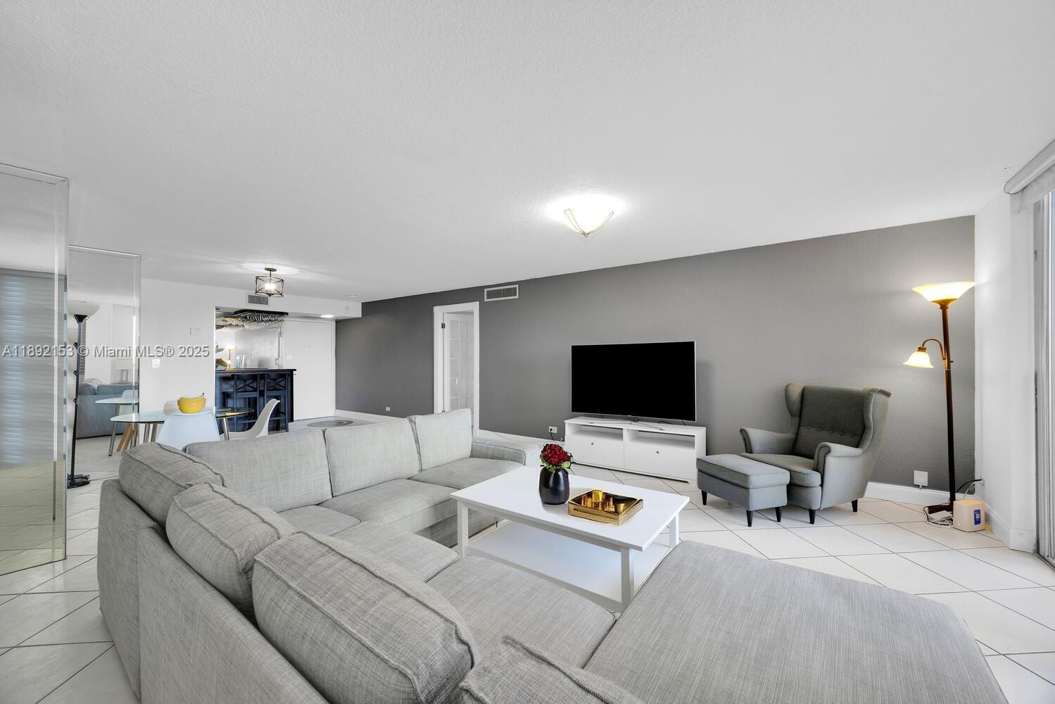 6039 Collins Ave 311