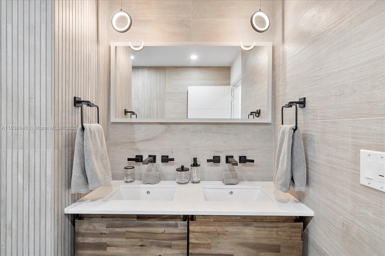 RONEY PALACE CONDO - Residential Lease