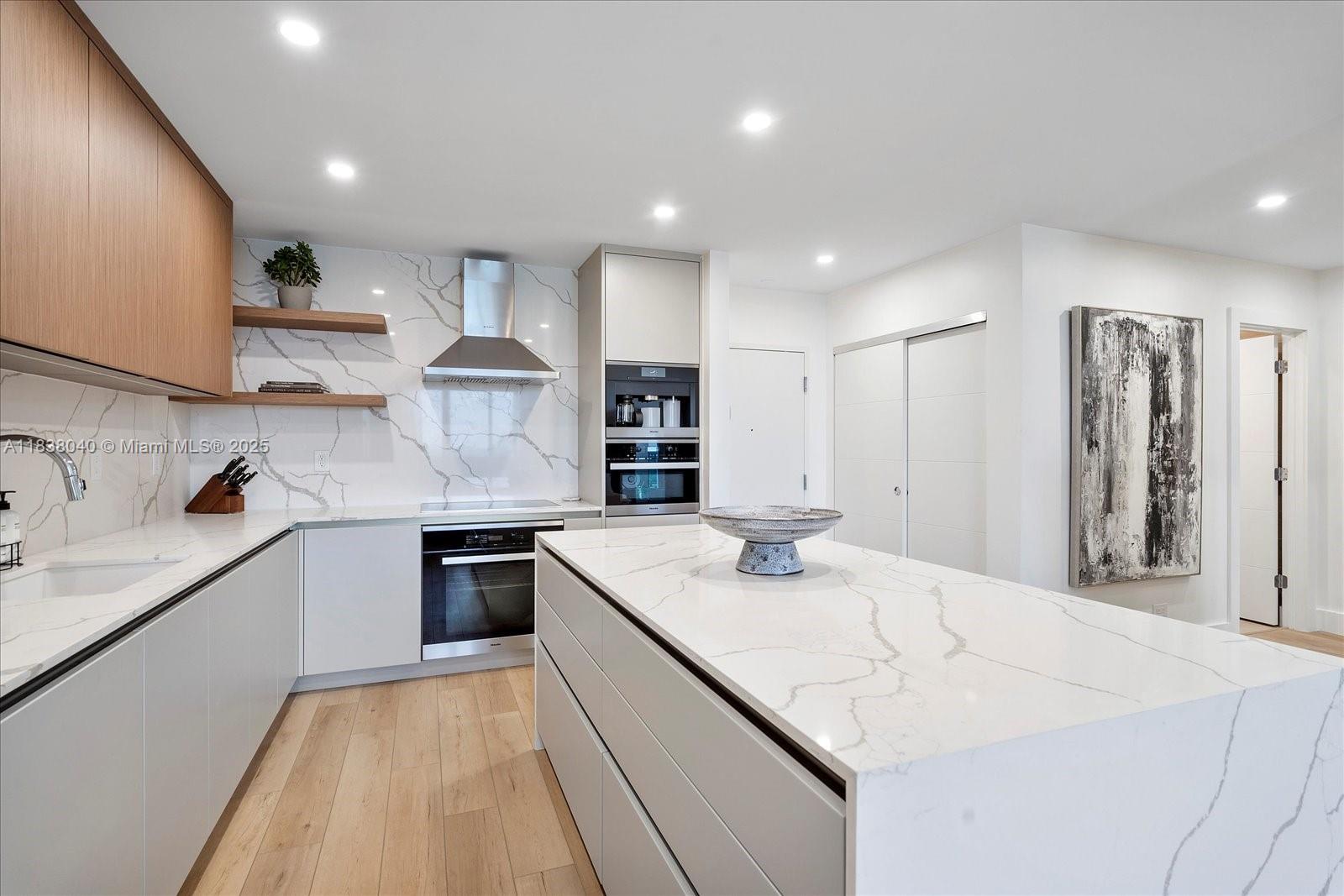 2301 Collins Ave 1633