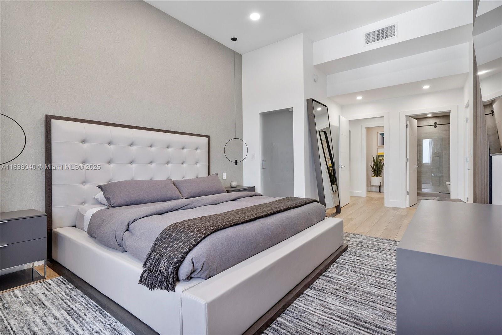 2301 Collins Ave 1633
