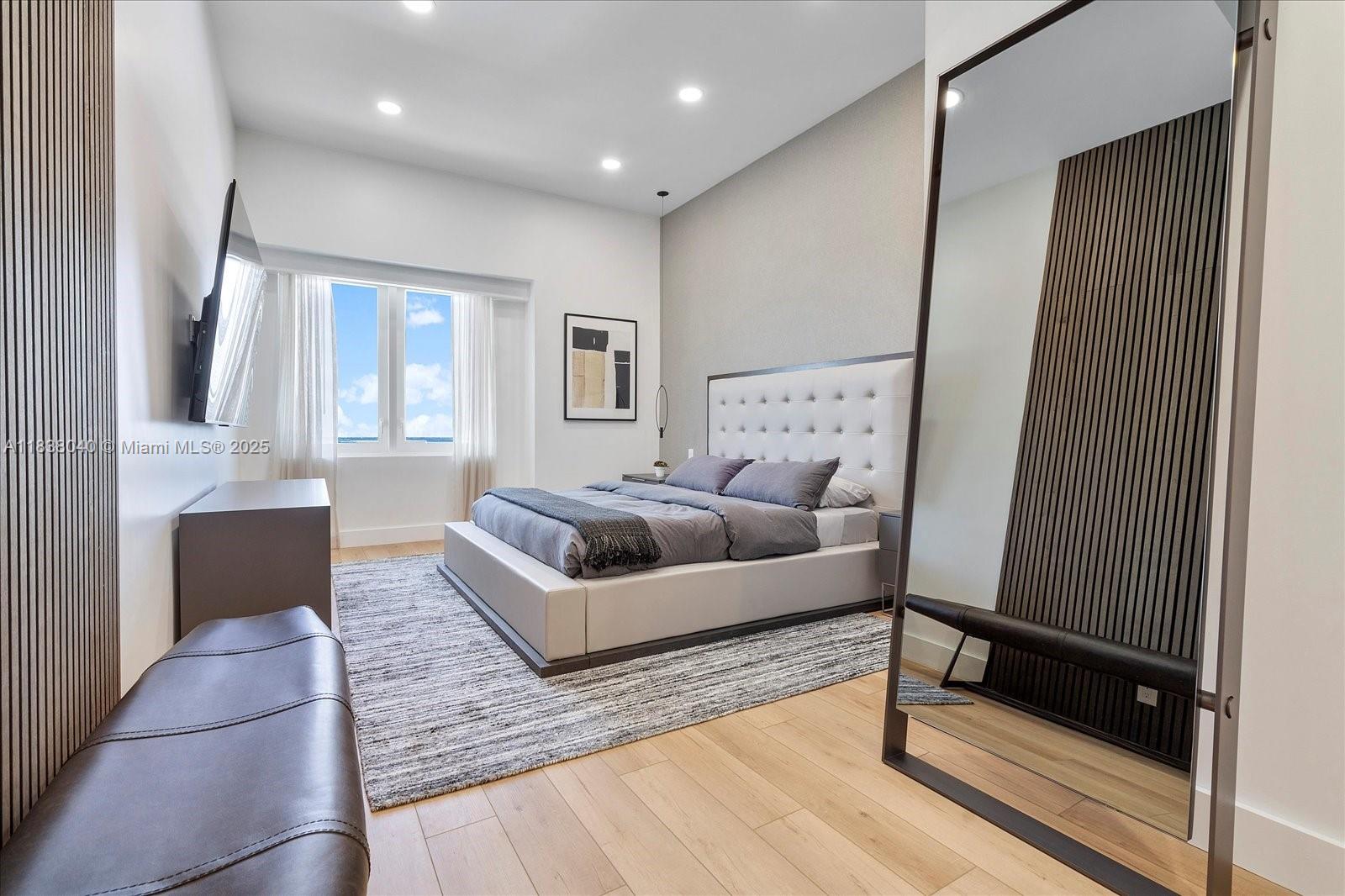 RONEY PALACE CONDO - Residential Lease