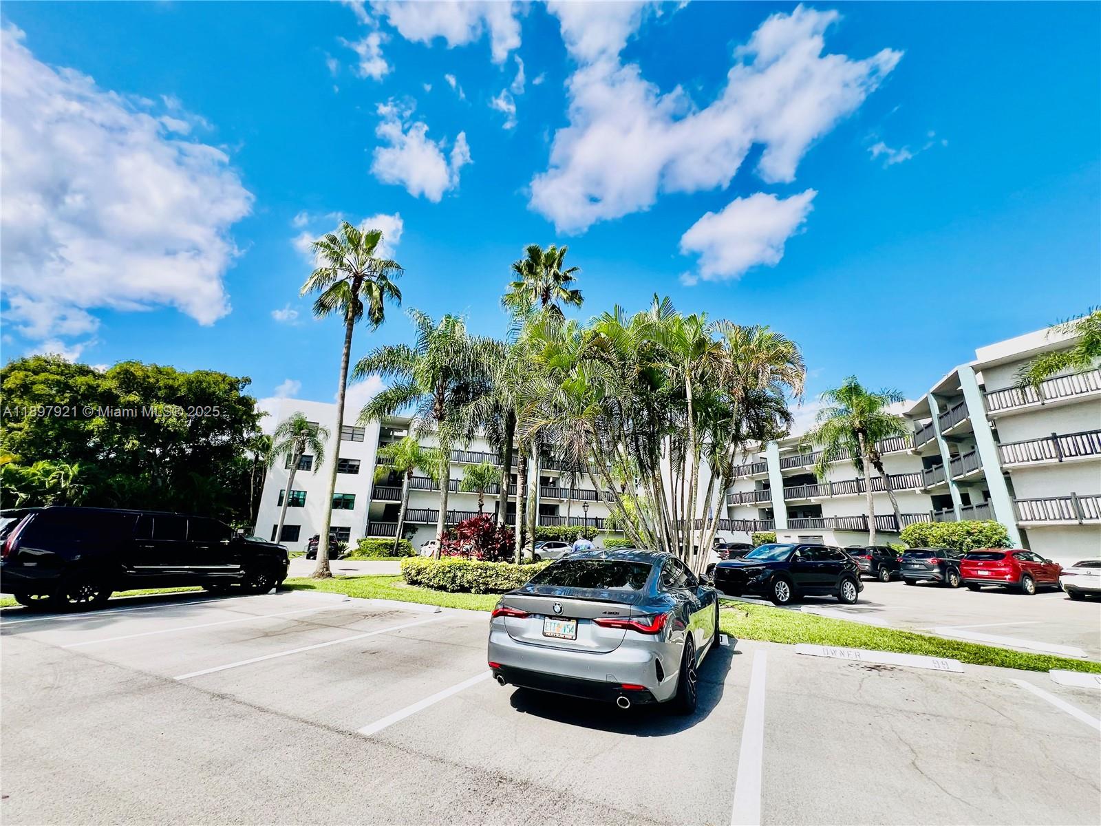 1021 Mockingbird Ln 215, Plantation, FL, 33324/$267,000 3 1021 Mockingbird Ln 215