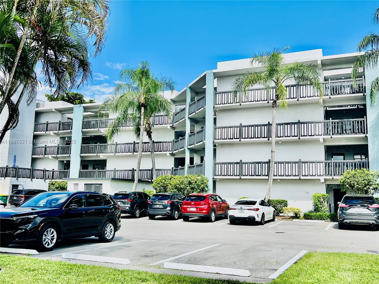 1021 Mockingbird Ln 215, Plantation, FL, 33324/$267,000 2 1021 Mockingbird Ln 215