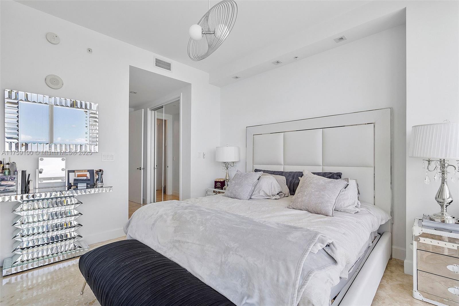 TRUMP ROYALE - Residential