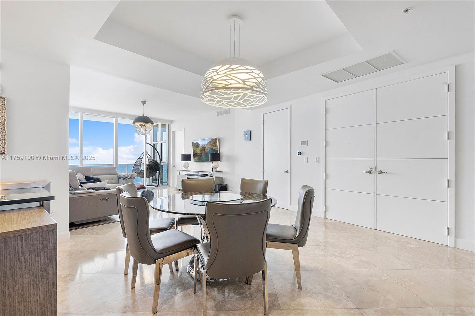 TRUMP ROYALE - Residential