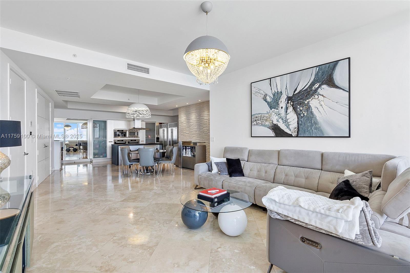 TRUMP ROYALE - Residential