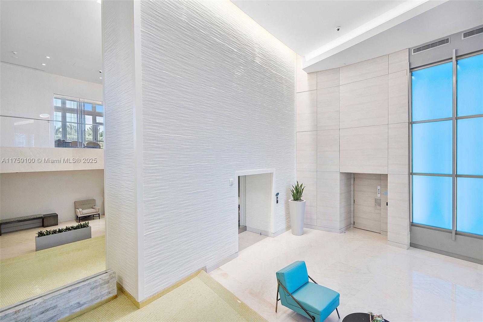 TRUMP ROYALE - Residential