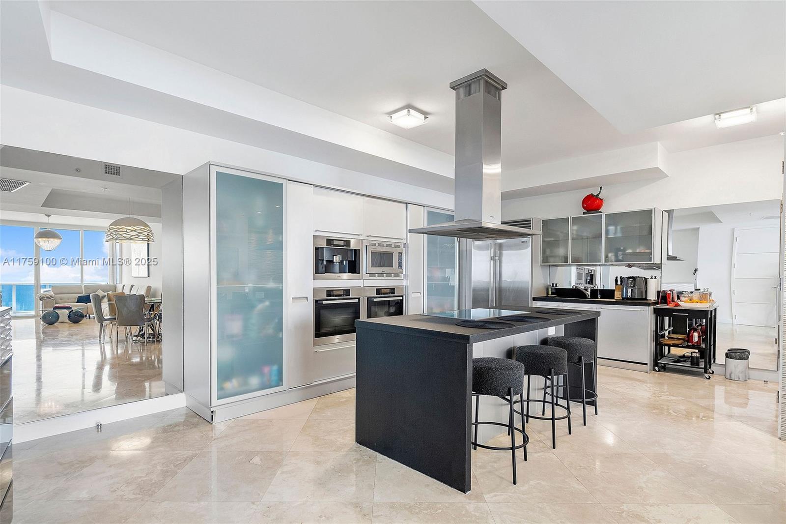 TRUMP ROYALE - Residential