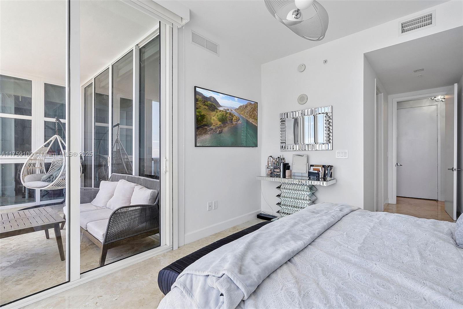 TRUMP ROYALE - Residential