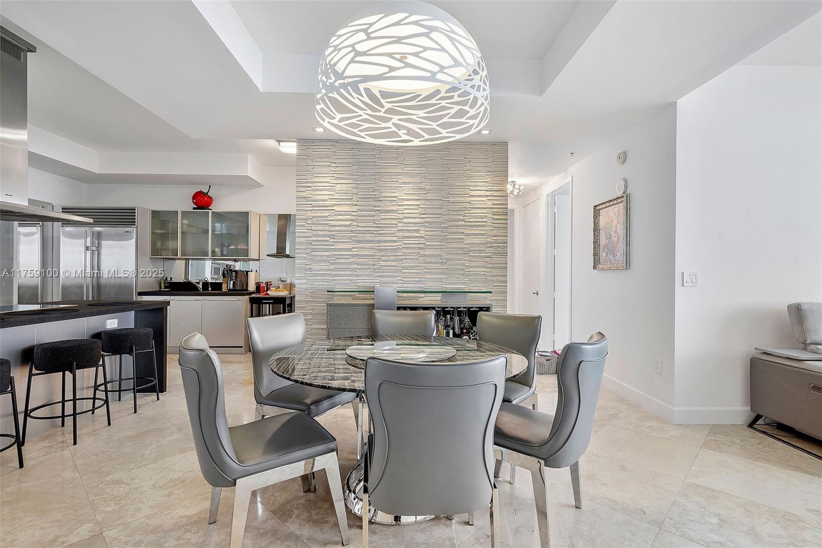 TRUMP ROYALE - Residential