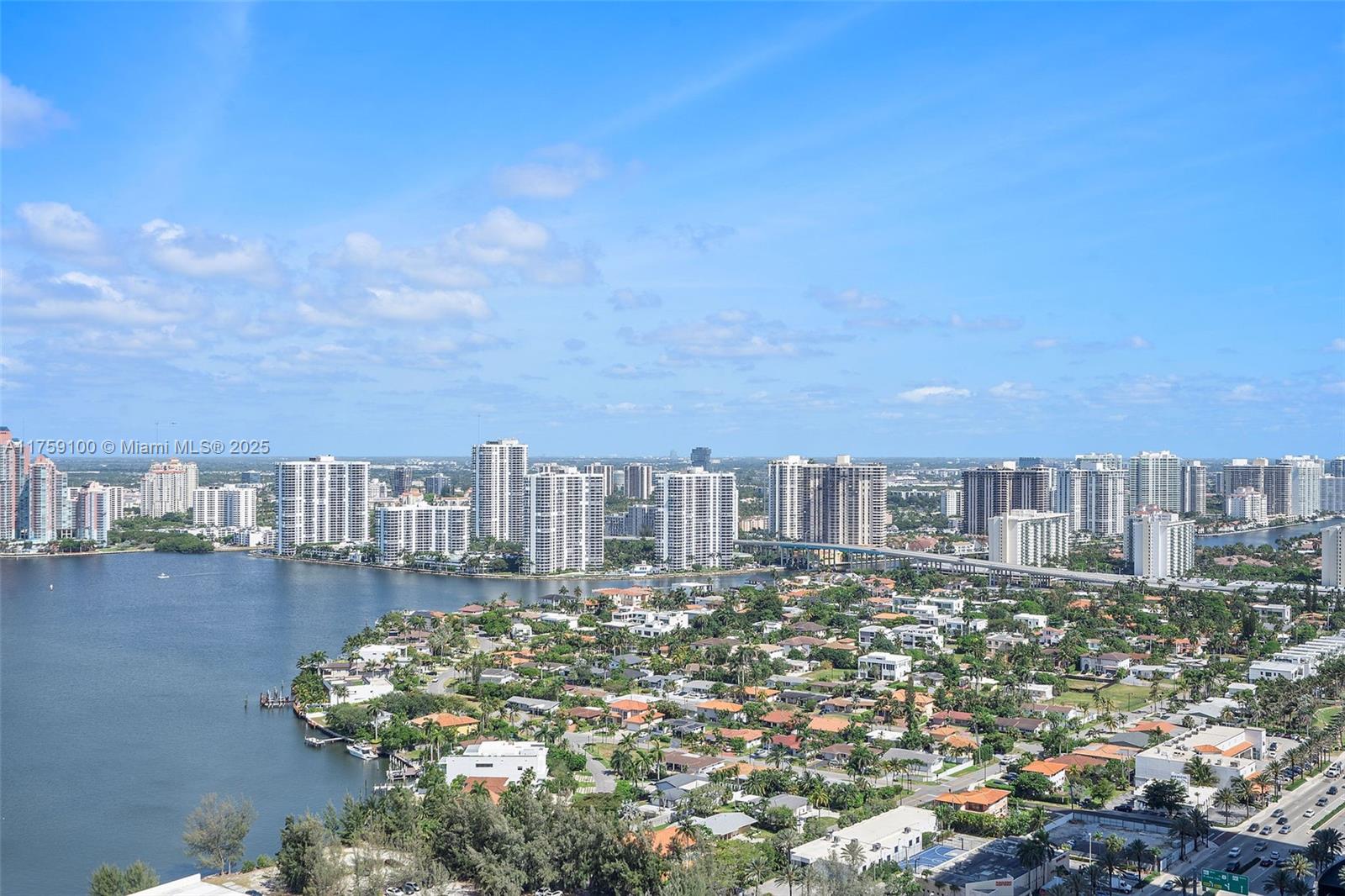 TRUMP ROYALE - Residential