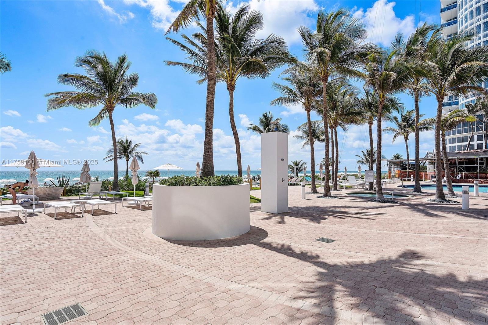 TRUMP ROYALE - Residential