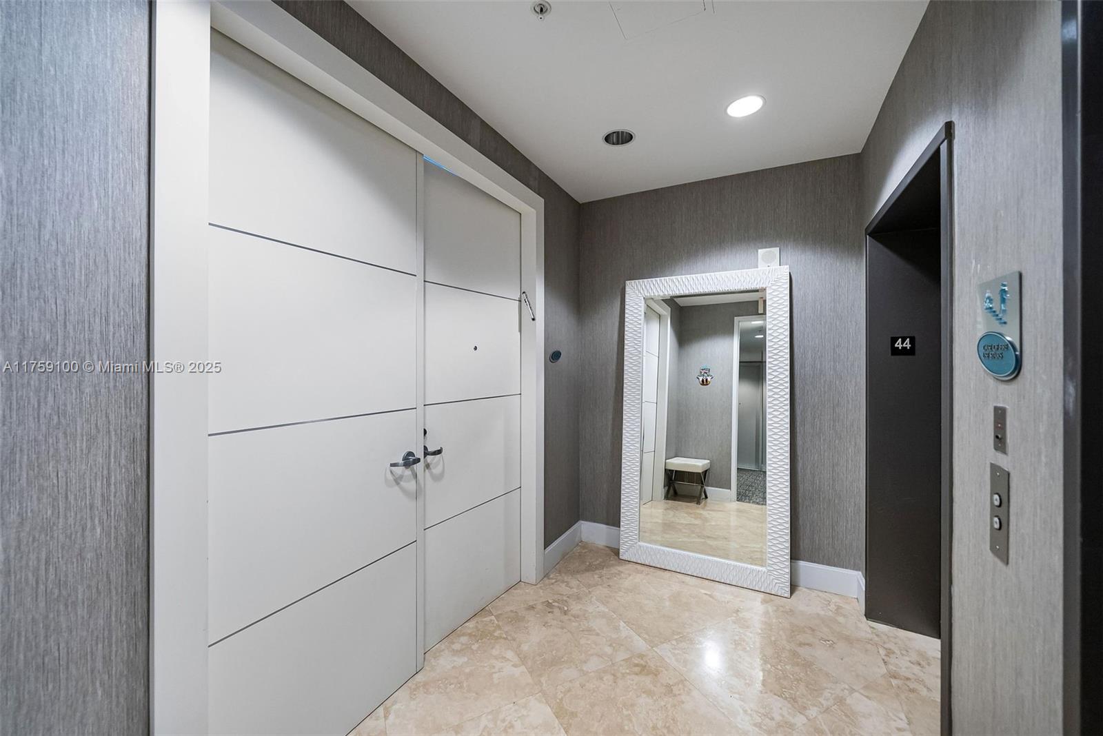 TRUMP ROYALE - Residential