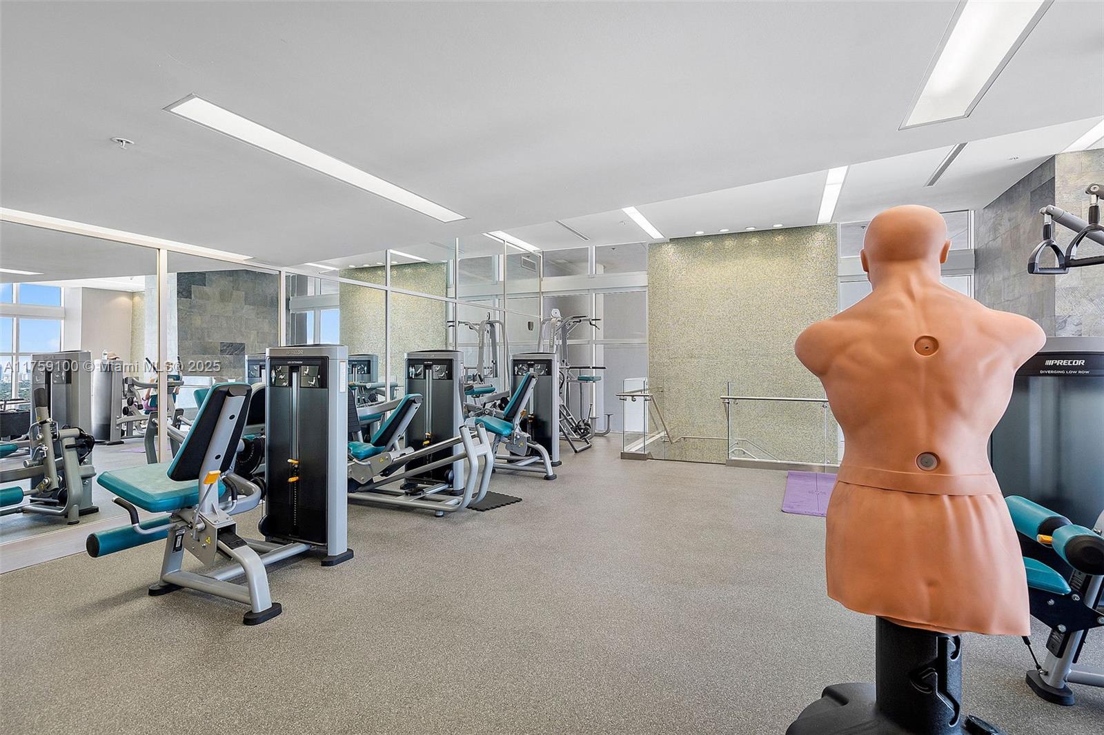 TRUMP ROYALE - Residential