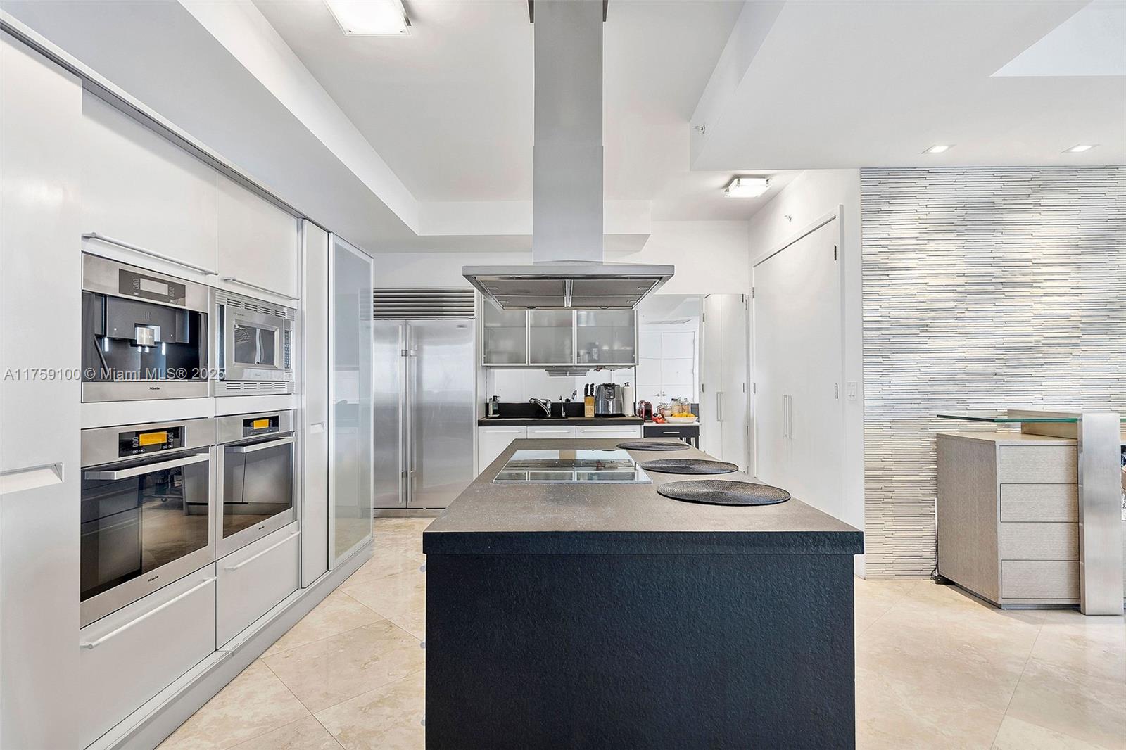 TRUMP ROYALE - Residential