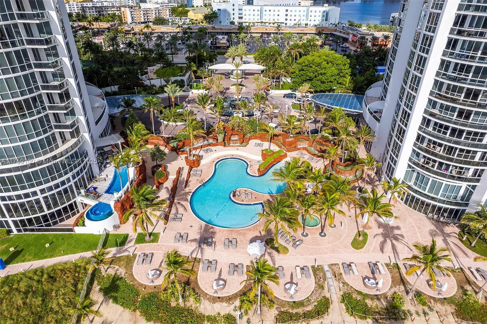 TRUMP ROYALE - Residential