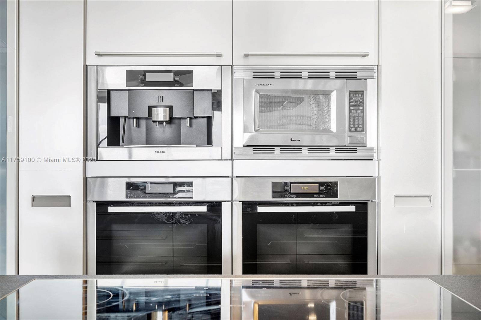 TRUMP ROYALE - Residential