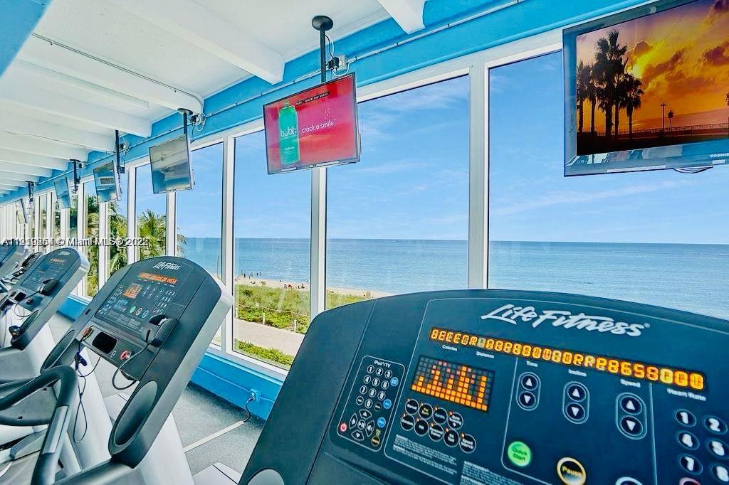 THE CARRIAGE HOUSE CONDO - Residential