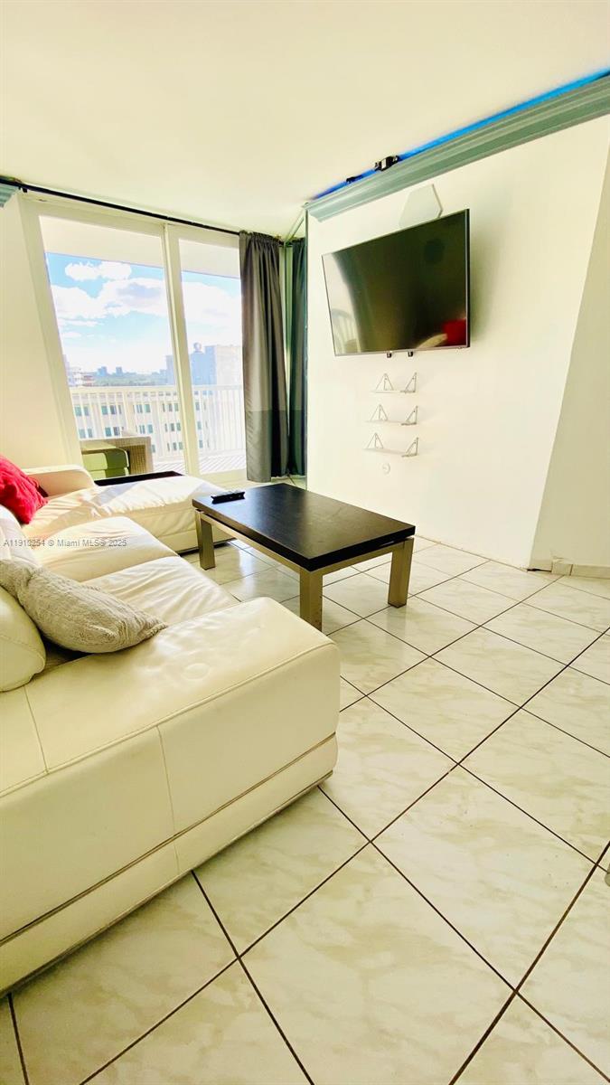 THE CARRIAGE HOUSE CONDO - Residential