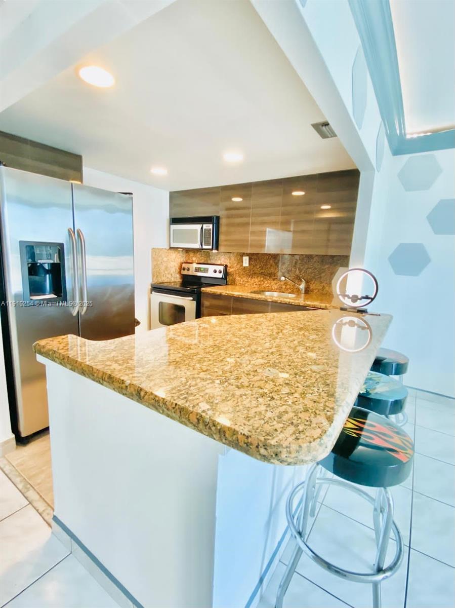 THE CARRIAGE HOUSE CONDO - Residential