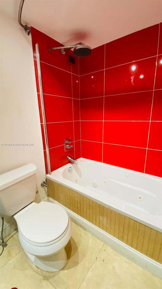 THE CARRIAGE HOUSE CONDO - Residential