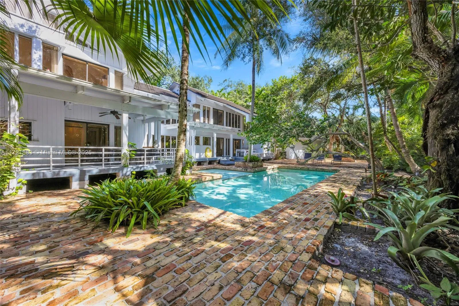 Coral Gables, Florida 33156, United States, 4 Bedrooms Bedrooms, ,4 BathroomsBathrooms,Residential,Active,20168